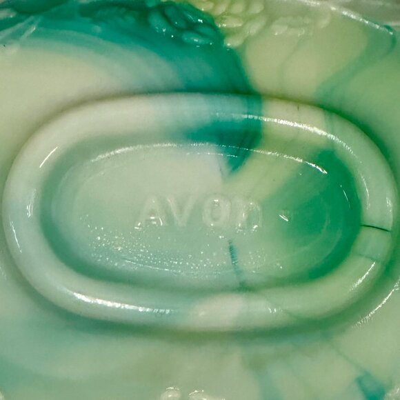 vintage Avon "Victoriana" jadeite swirl milk glass soap dish from early 1970s - Picture 3 of 6